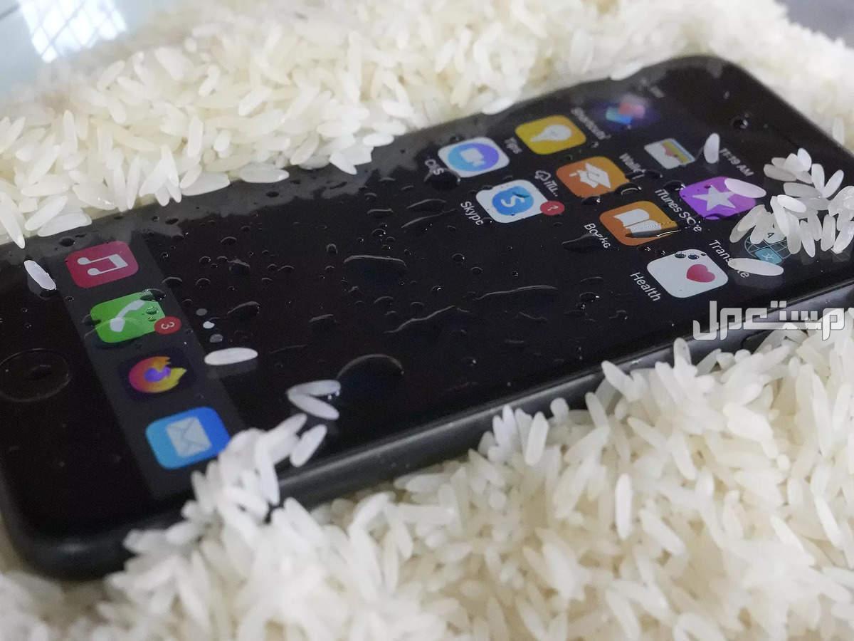 ما يجب عليك فعله عند سقوط الهاتف في الماء