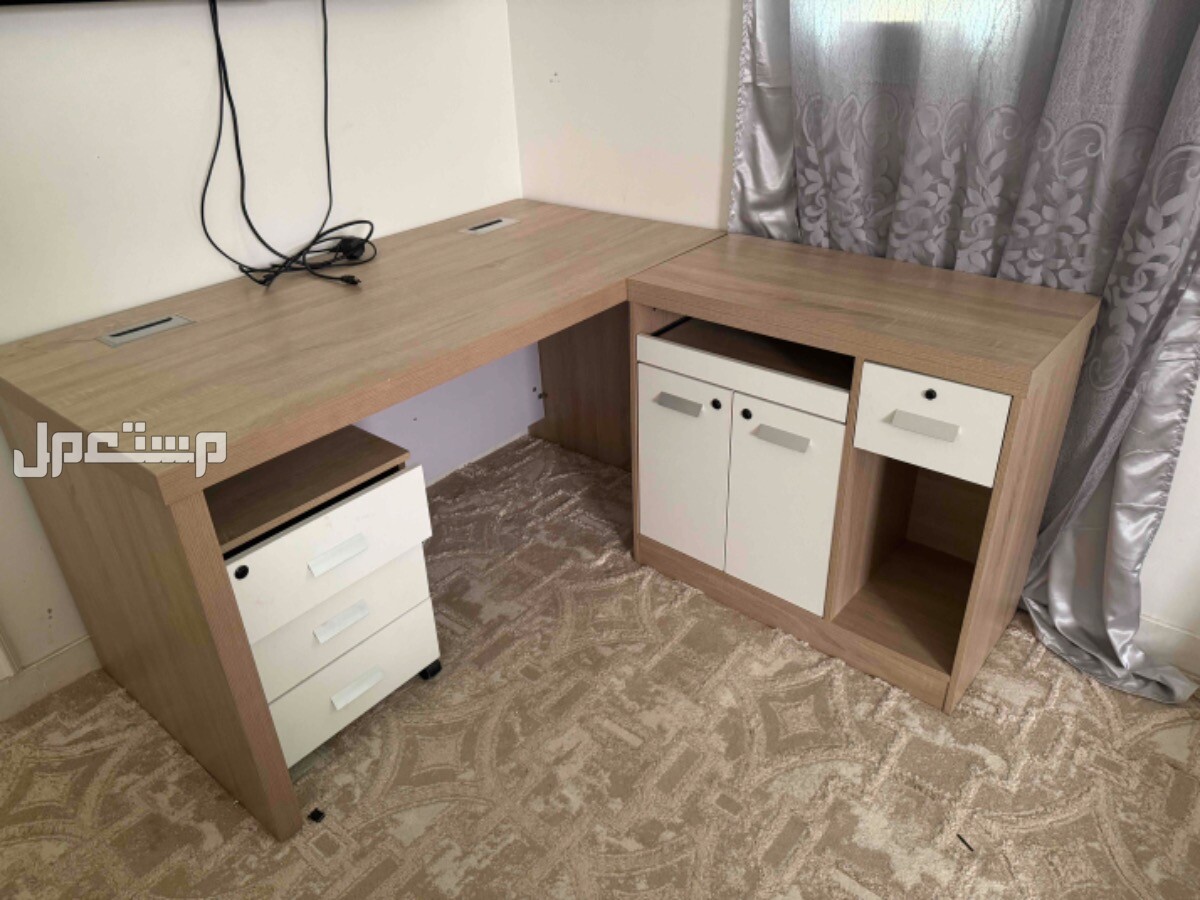 مكتب بحالة جديده