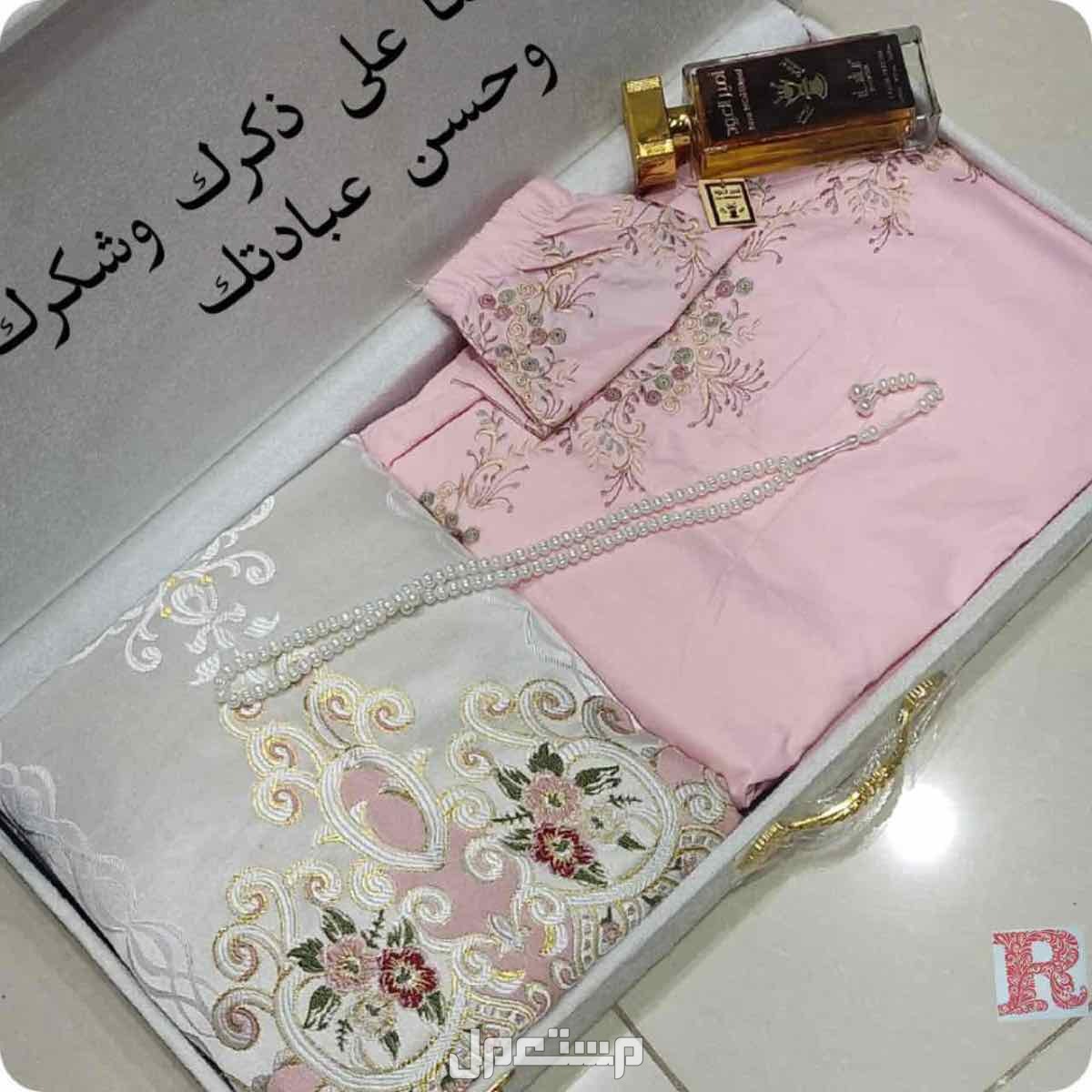 🌹عروضنا مستمره 🌹عرضنا اليوم  🌹بوكس صلاة نسائي يتكون من 🌹سجاد صلاة مبطن خامه نظيفه 🌹شرشف صلاة قطن مطرز 🌹الشرشف متوفر منه السحاب والمرد  🌹مع عطرعود 100 +سبحه 🌹مع تصميم العباره المطلوبه