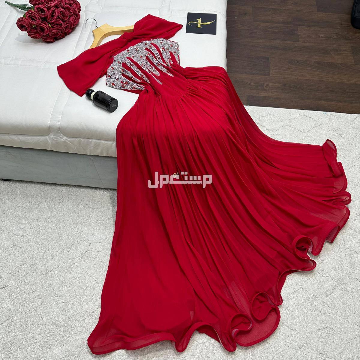 فساتين  متنوعه : سهرة _زواجات _نواعم _فخمه _محتشمه _ قصيرة__ حوامل   المقاسات بلأحرف:S  M L XL  XXL  XXXL   المقاسات بلأرقام :  1.2.3.4.5.6.7   🛑الاسعار تبداء من 200 ريال   نشحن لكافه مدن ا