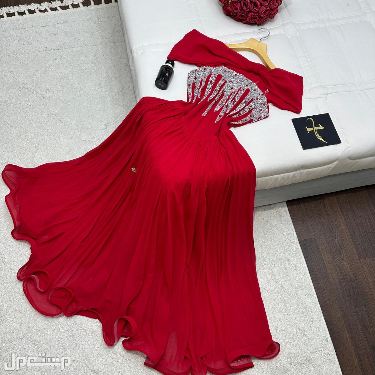 فساتين  متنوعه : سهرة _زواجات _نواعم _فخمه _محتشمه _ قصيرة__ حوامل   المقاسات بلأحرف:S  M L XL  XXL  XXXL   المقاسات بلأرقام :  1.2.3.4.5.6.7   🛑الاسعار تبداء من 200 ريال   نشحن لكافه مدن ا