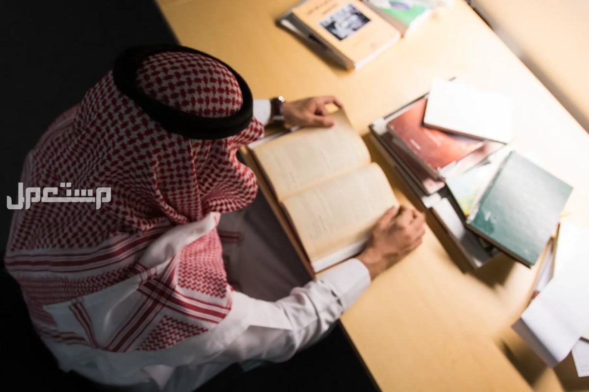 مع بداية العام الدراسي.. كيف تكون منظم في دراستك طالب سعودي يذاكر
