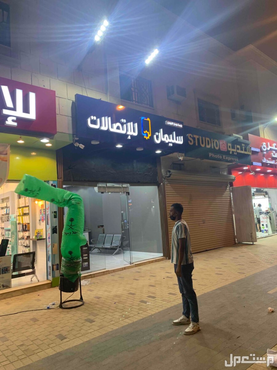 لوحة محل تجاري حسب اشتراطات البلدية بنر استيكر سيارات و زجاج طباعة كروت و اكواب