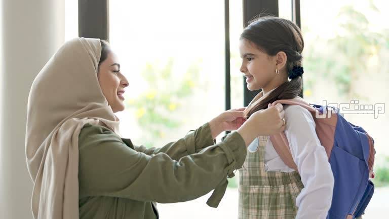 دعاء تحصين الأبناء قبل الخروج إلى المدرسة أم تجهز ابنتها للمدرسة