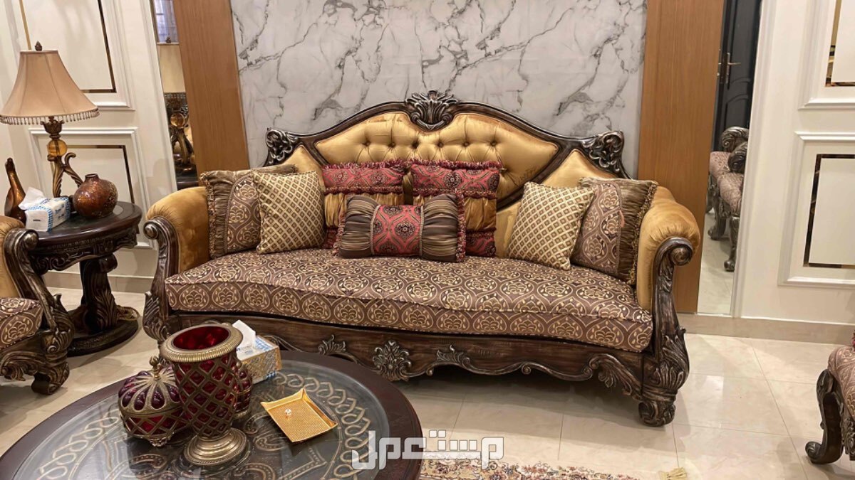 كنب طقم مع الطاولات