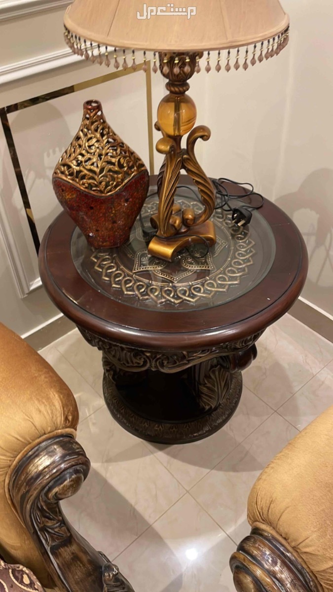 كنب طقم مع الطاولات