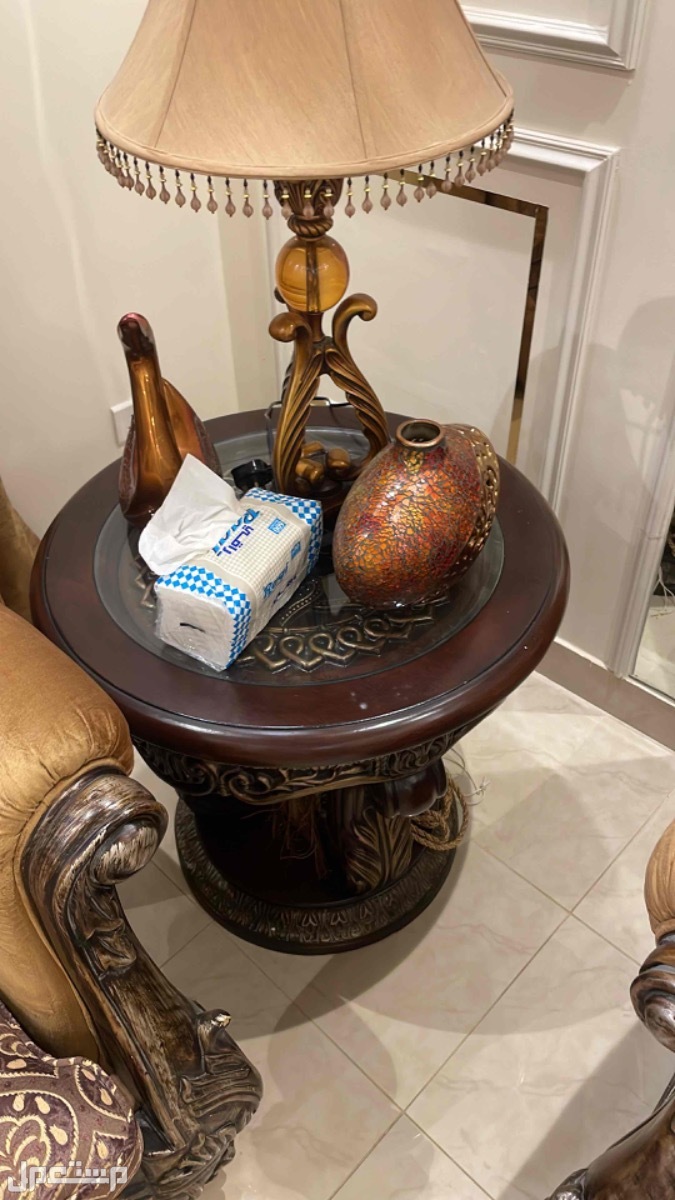 كنب طقم مع الطاولات