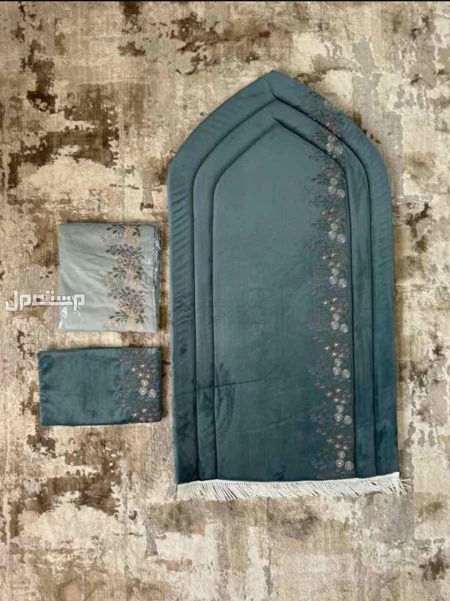 🌹عروضنا مستمره 🌹عرضنا اليوم  🌹أطقم صلاة خامه نظيف 🌹الطقم يتكون من 🌹سجاد صلاة مبطن اثنين سنت 🌹بيت مصحف مطرز 🌹شرشف صلاة قطن مرد 🌹 مطرز بنفس الرسمه 🌹مع فيديو توضيح لموديل الشرشف 🌹