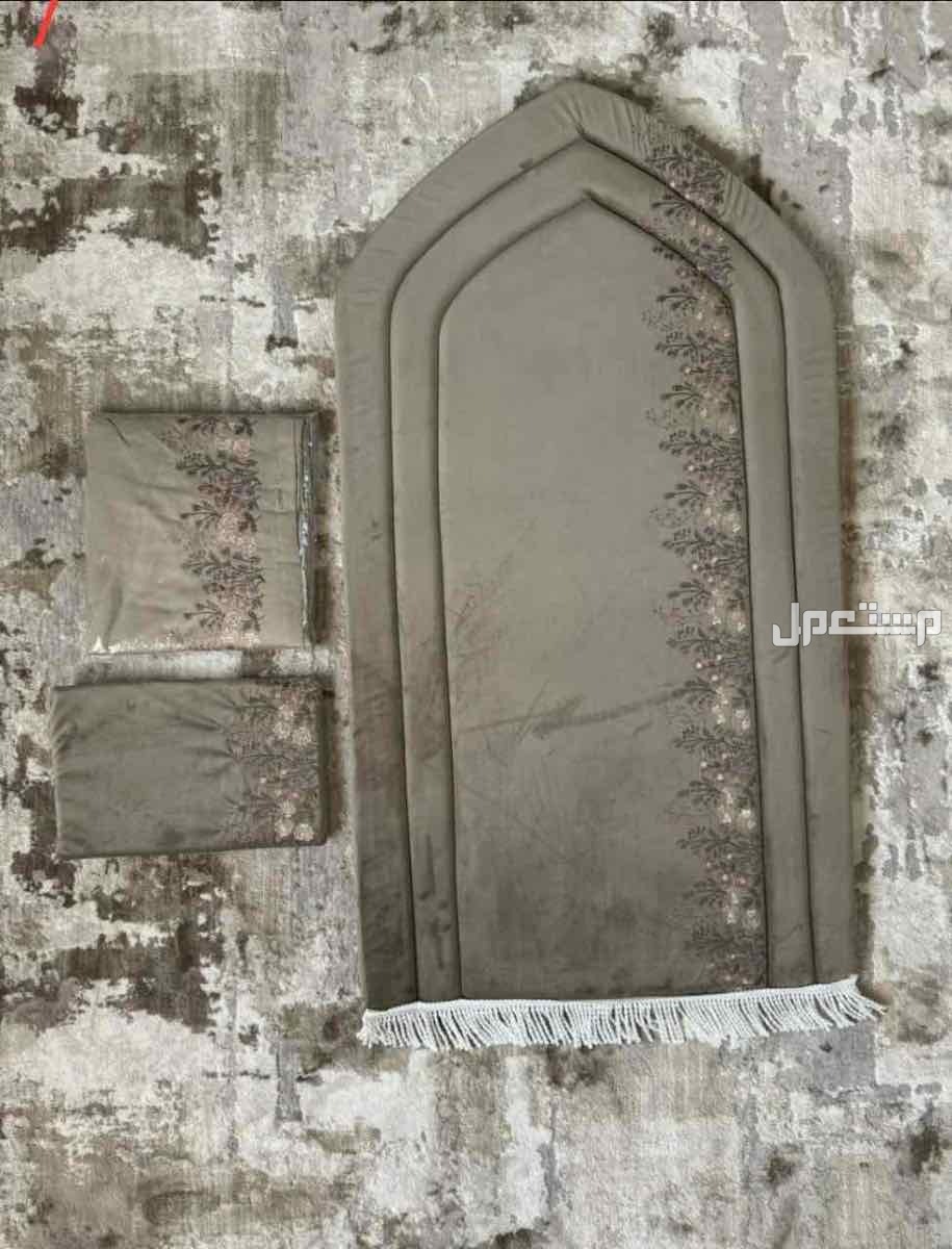 🌹عروضنا مستمره 🌹عرضنا اليوم  🌹أطقم صلاة خامه نظيف 🌹الطقم يتكون من 🌹سجاد صلاة مبطن اثنين سنت 🌹بيت مصحف مطرز 🌹شرشف صلاة قطن مرد 🌹 مطرز بنفس الرسمه 🌹مع فيديو توضيح لموديل الشرشف 🌹