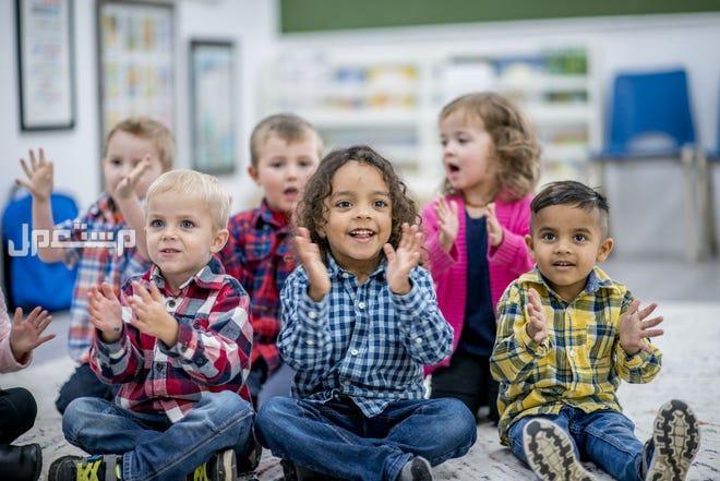 أنواع تنمية مهارات الأطفال.. 8 مهارات لا بد أن يتدرب عليهم طفلك أطفال يلعبون