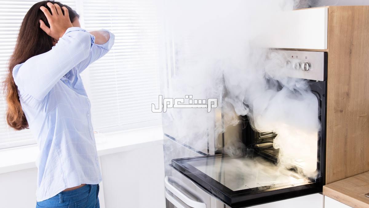 كيفية التخلص من رائحة الطعام المحروق في المطبخ بـ7 طرق سهلة كيفية التخلص من رائحة الطعام المحروق في المطبخ
