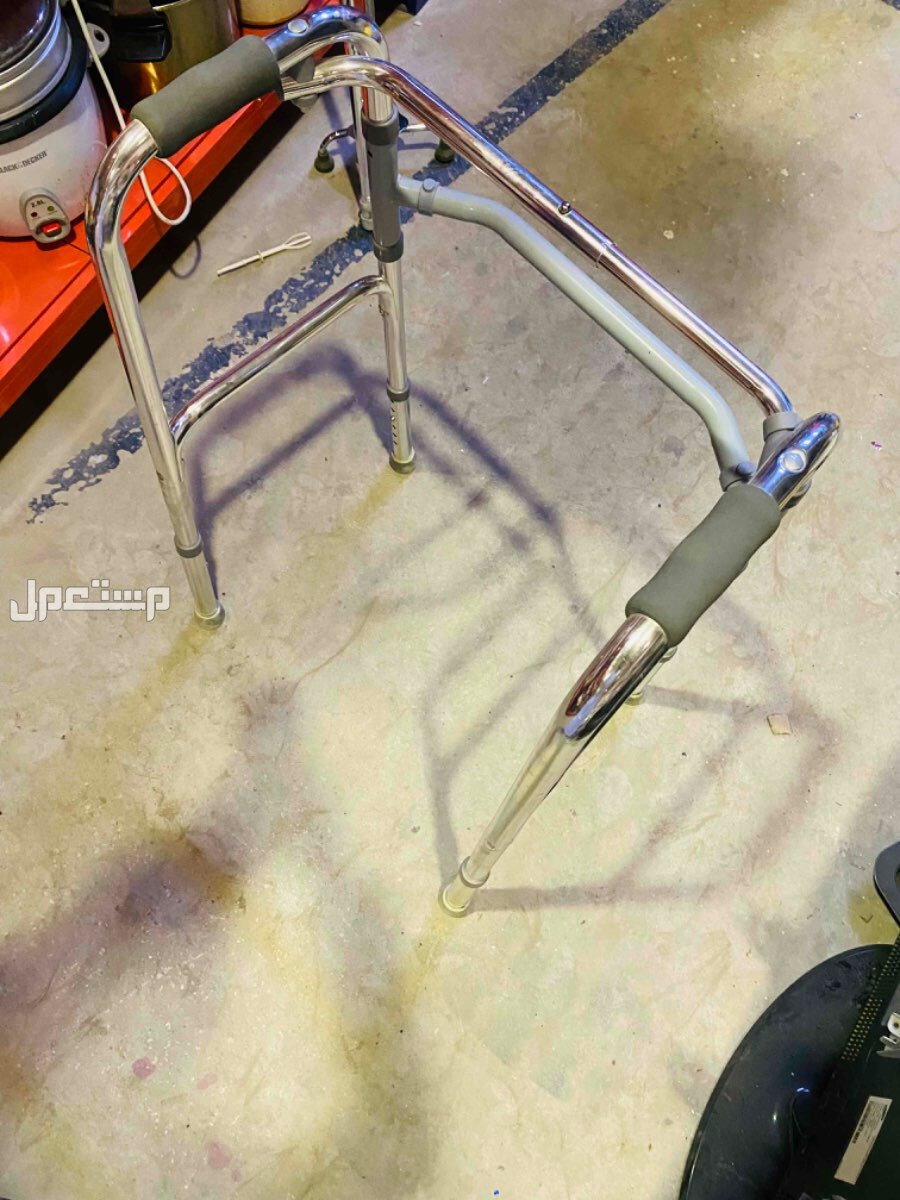 مشاية كبار السن بحالة ممتاز