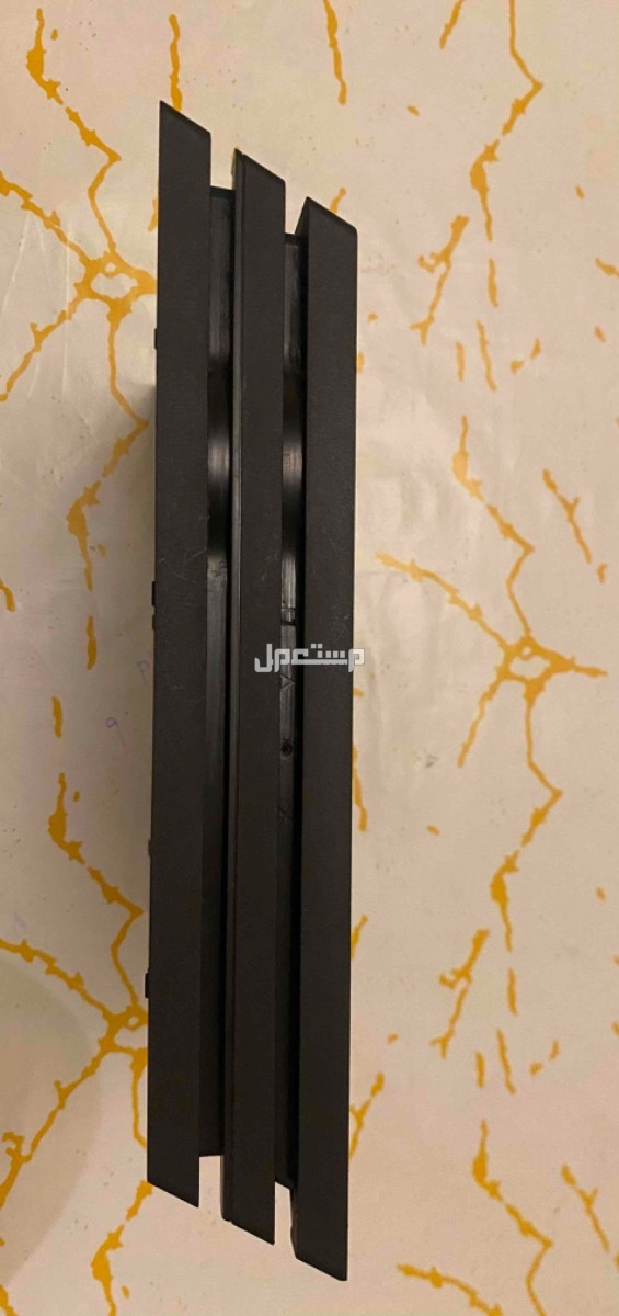 بلايستيشن 4 برو للبيع او البدل ب سوني5