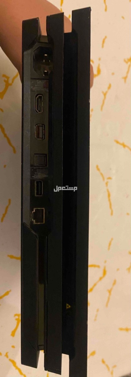 بلايستيشن 4 برو للبيع او البدل ب سوني5
