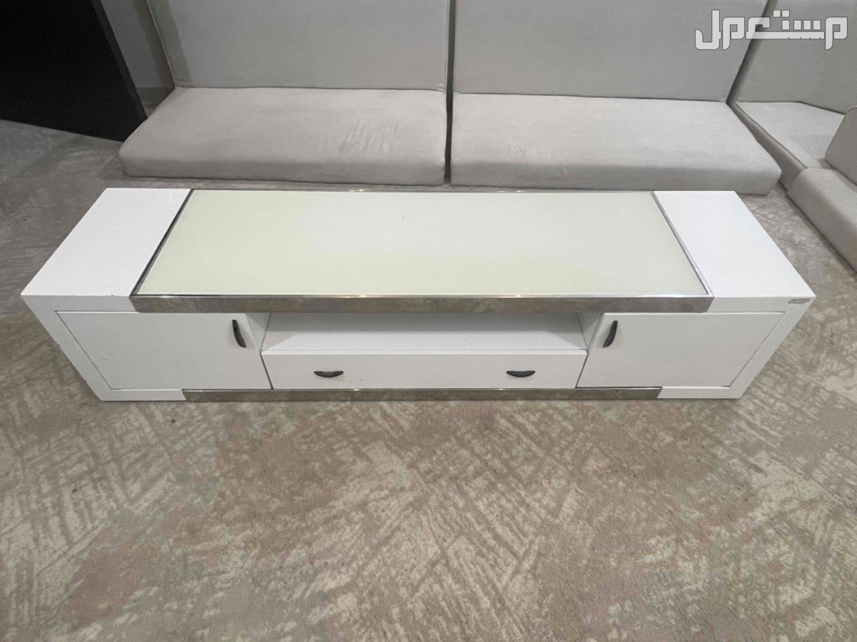 طاولة تلفزيون من آي هوم