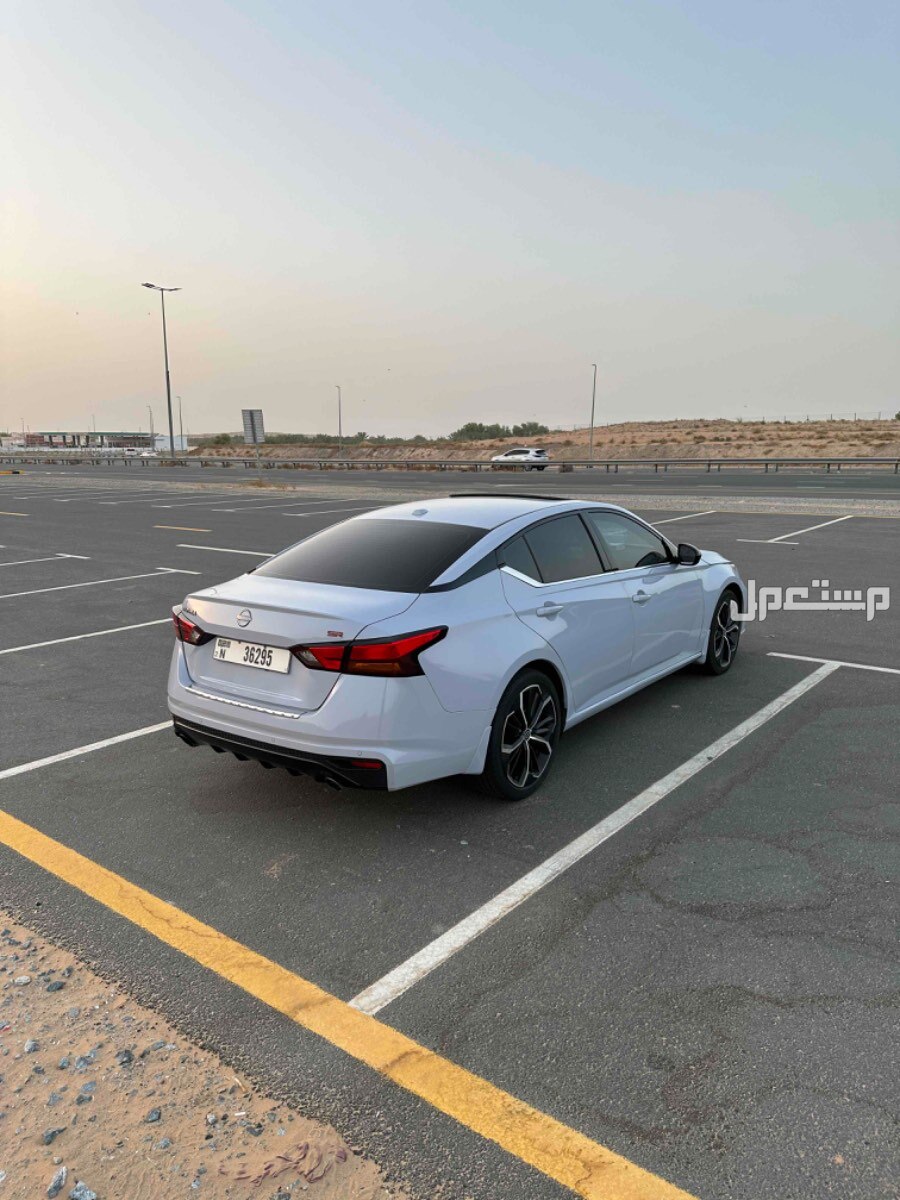 نيسان التيما 2023 في دبي بسعر 71 ألف درهم إماراتي