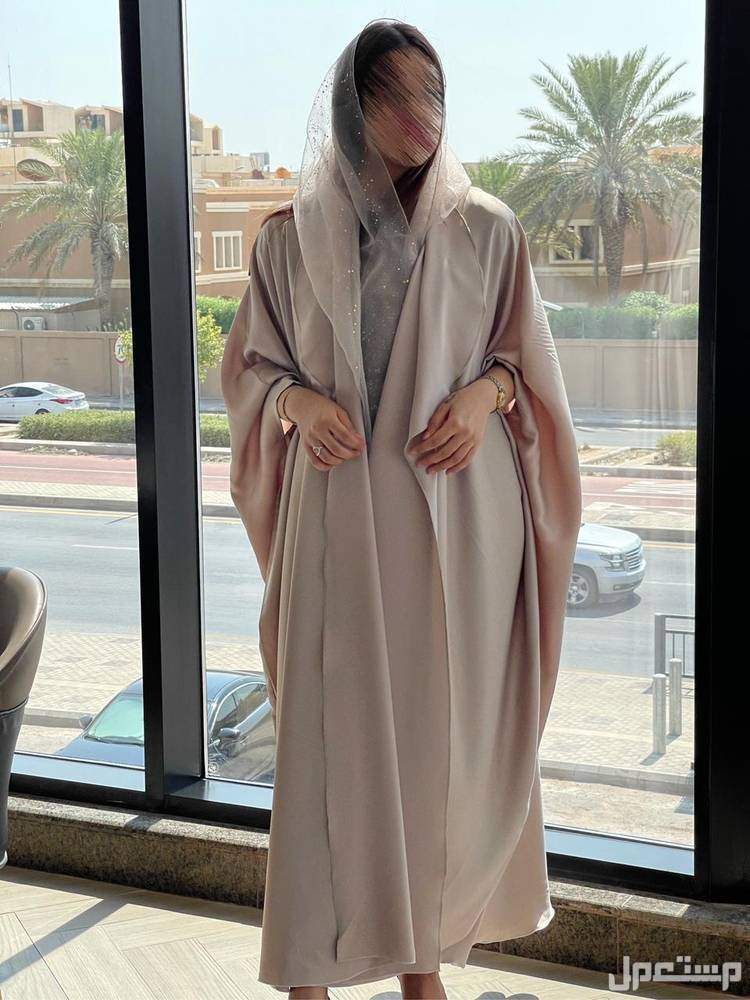 الفرق بين العباية النسائية والبشت النسائي الفرق بين العباية والبشت