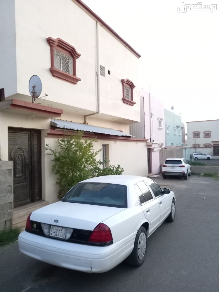 فورد كراون فكتوريا 2003 في احد رفيدة بسعر 16 ألف ريال سعودي