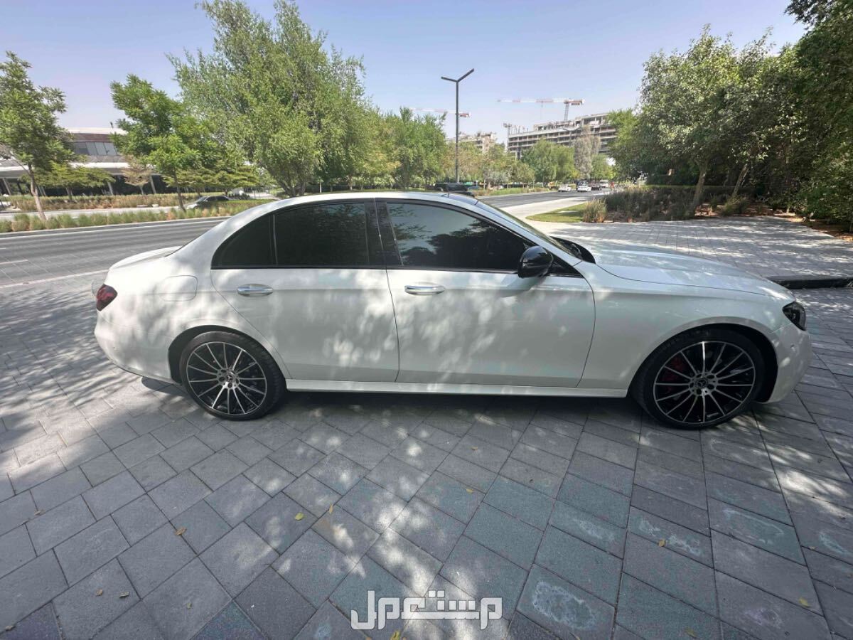 مرسيدس بنز E-Class 2023 في الشارقة بسعر 220 ألف درهم إماراتي