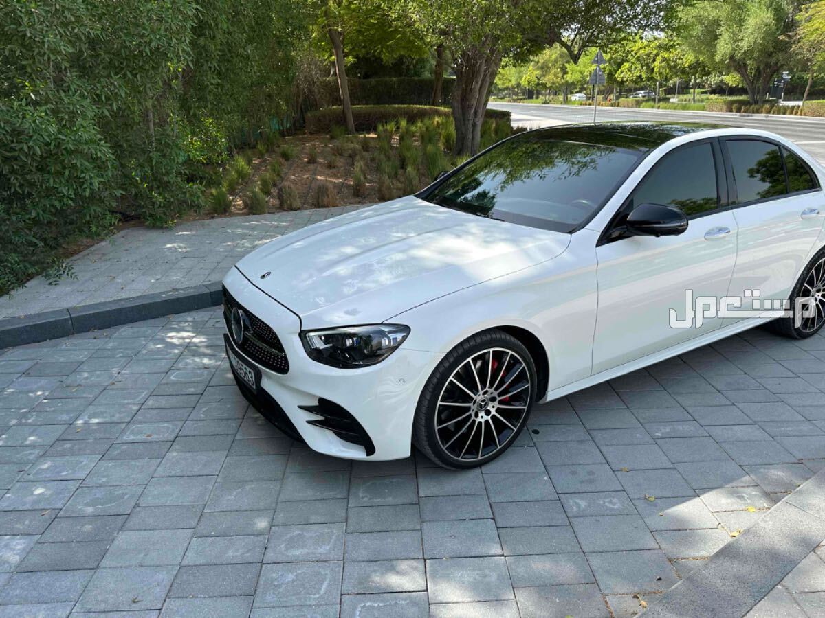مرسيدس بنز E-Class 2023 في الشارقة بسعر 220 ألف درهم إماراتي