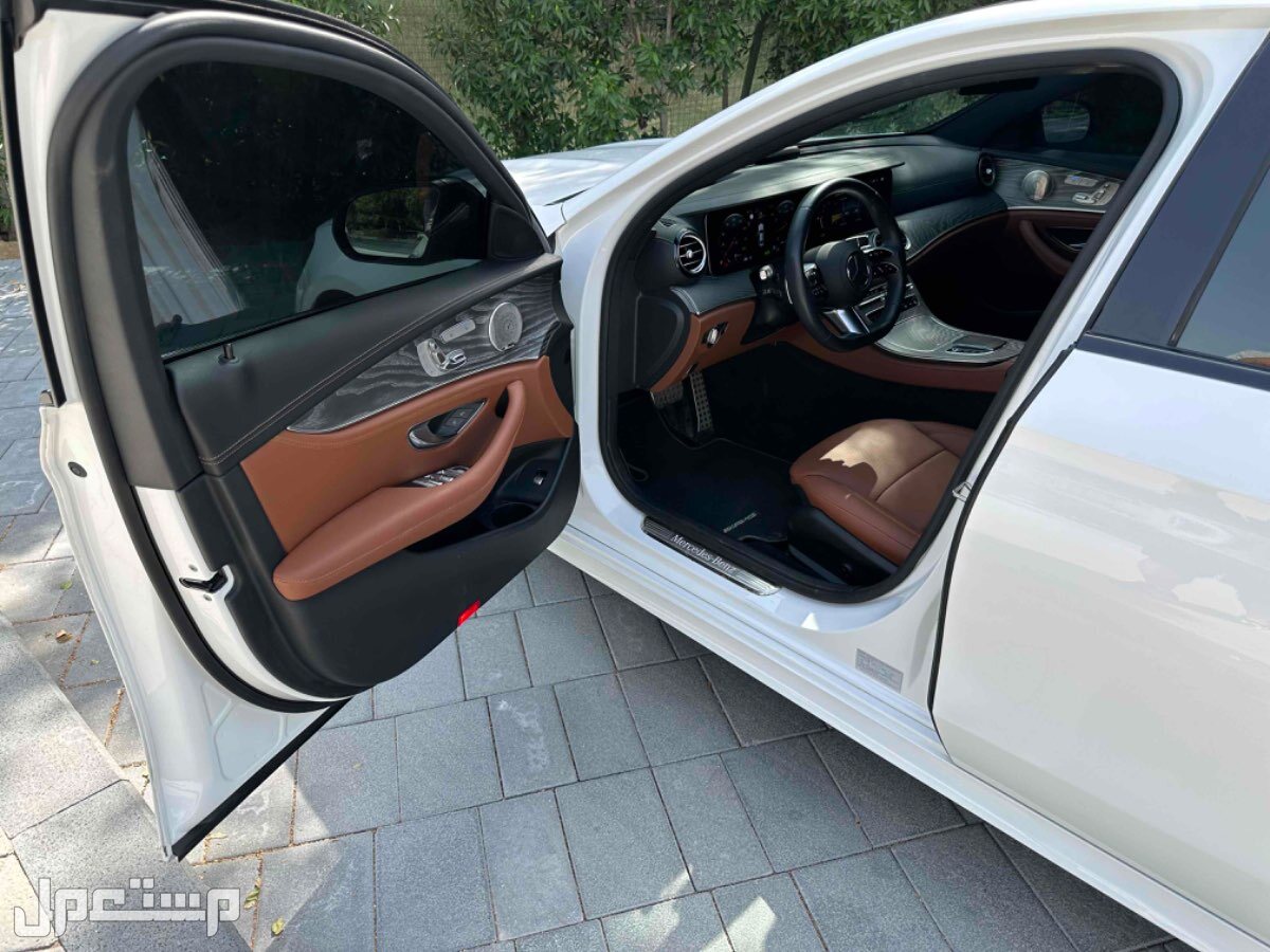 مرسيدس بنز E-Class 2023 في الشارقة بسعر 220 ألف درهم إماراتي