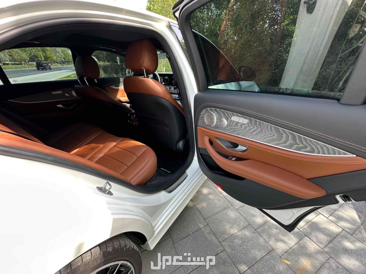 مرسيدس بنز E-Class 2023 في الشارقة بسعر 220 ألف درهم إماراتي