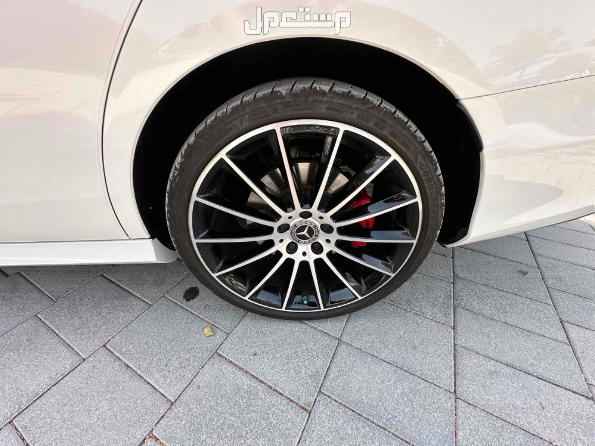 مرسيدس بنز E-Class 2023 في الشارقة بسعر 220 ألف درهم إماراتي