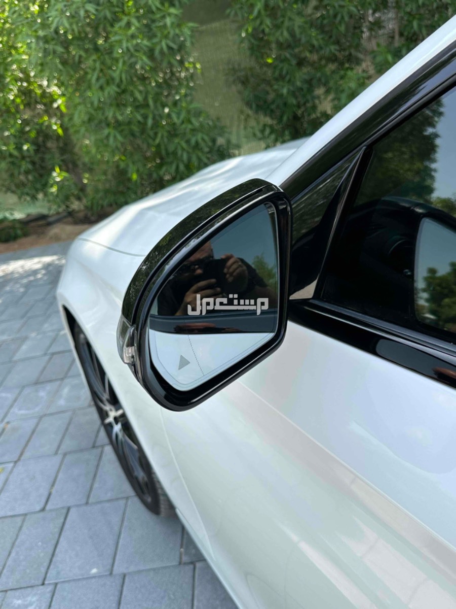 مرسيدس بنز E-Class 2023 في الشارقة بسعر 220 ألف درهم إماراتي