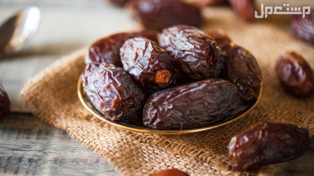 أفضل أنواع البلح بالصور وفوائده طبق من التمر المجدول