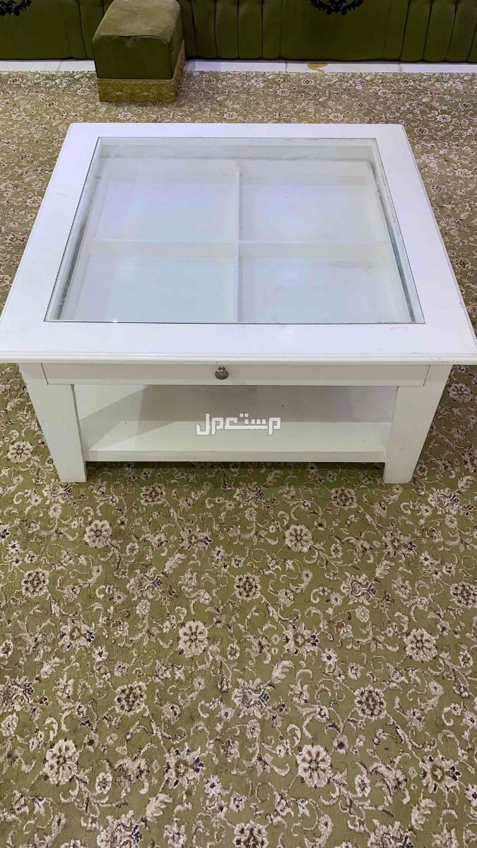 طاولة ايكيا للبيع
