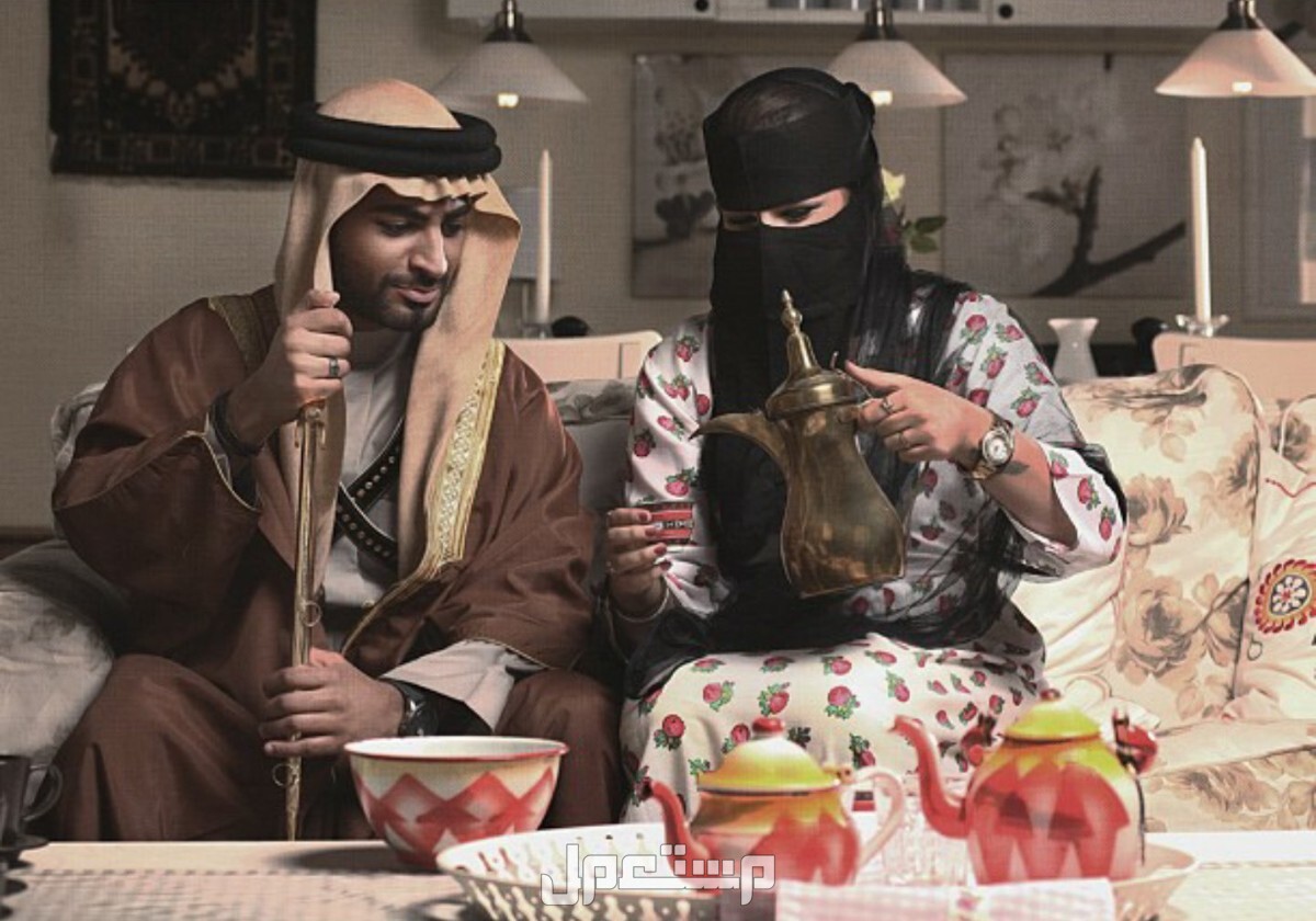 أسماء سعودية نجدية قديمة وفخمة للبنين والبنات رجل وامراة يرتدون ملابس منطقة نجد