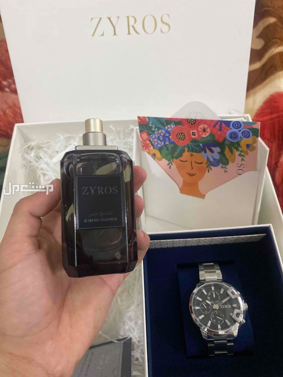 ساعة من متجر زايروس مع سبحه مع عطر في بوكس وجديده