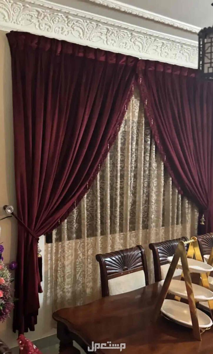 طقم كنب وبوفيه 8 اشخاص وطقم طاولات وستائر جميعها ب 2000 ريال