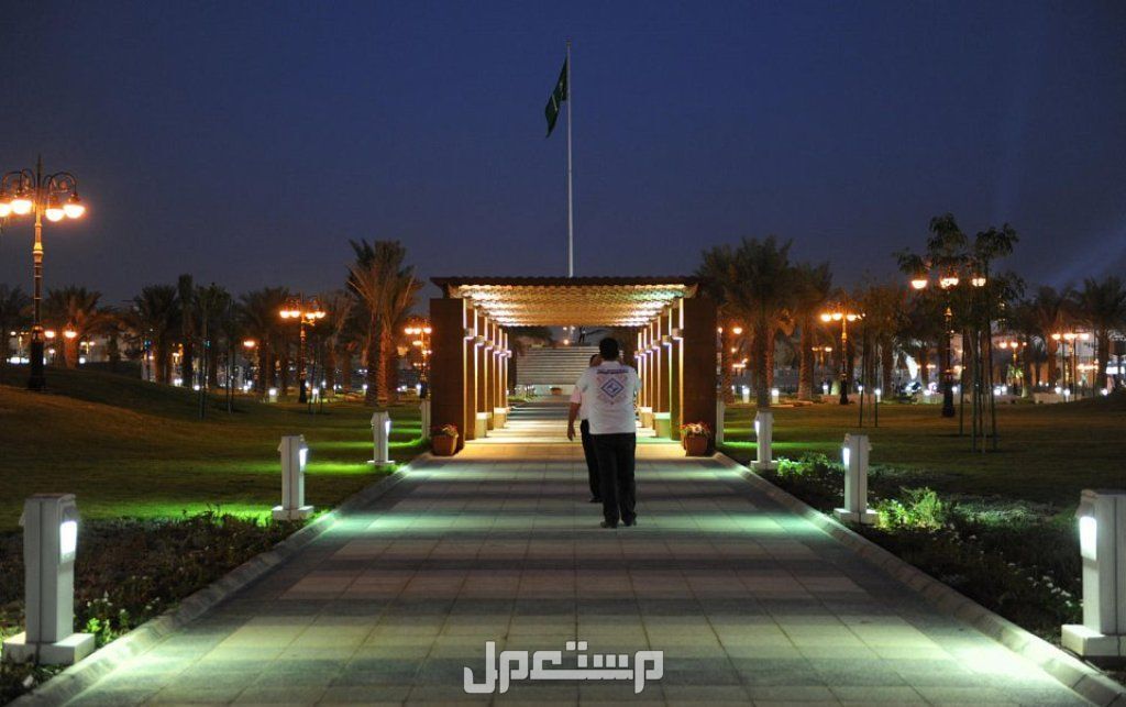 دليلك لحديقة الملك عبدالله في الرياض.. أسعار الدخول والأنشطة ممشى داخل حديقة الملك عبدالله