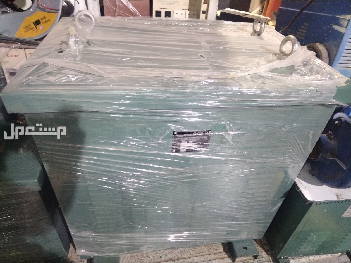 محول كهرباء حجم 100kva يحول من 220 إلى 380 فولت