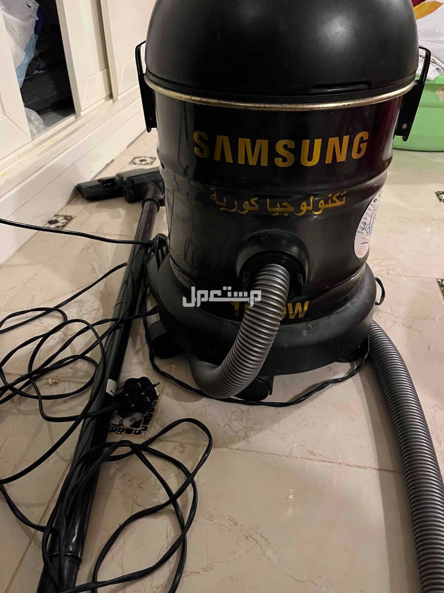 مكنسة كهربائية للبيع عطلانة