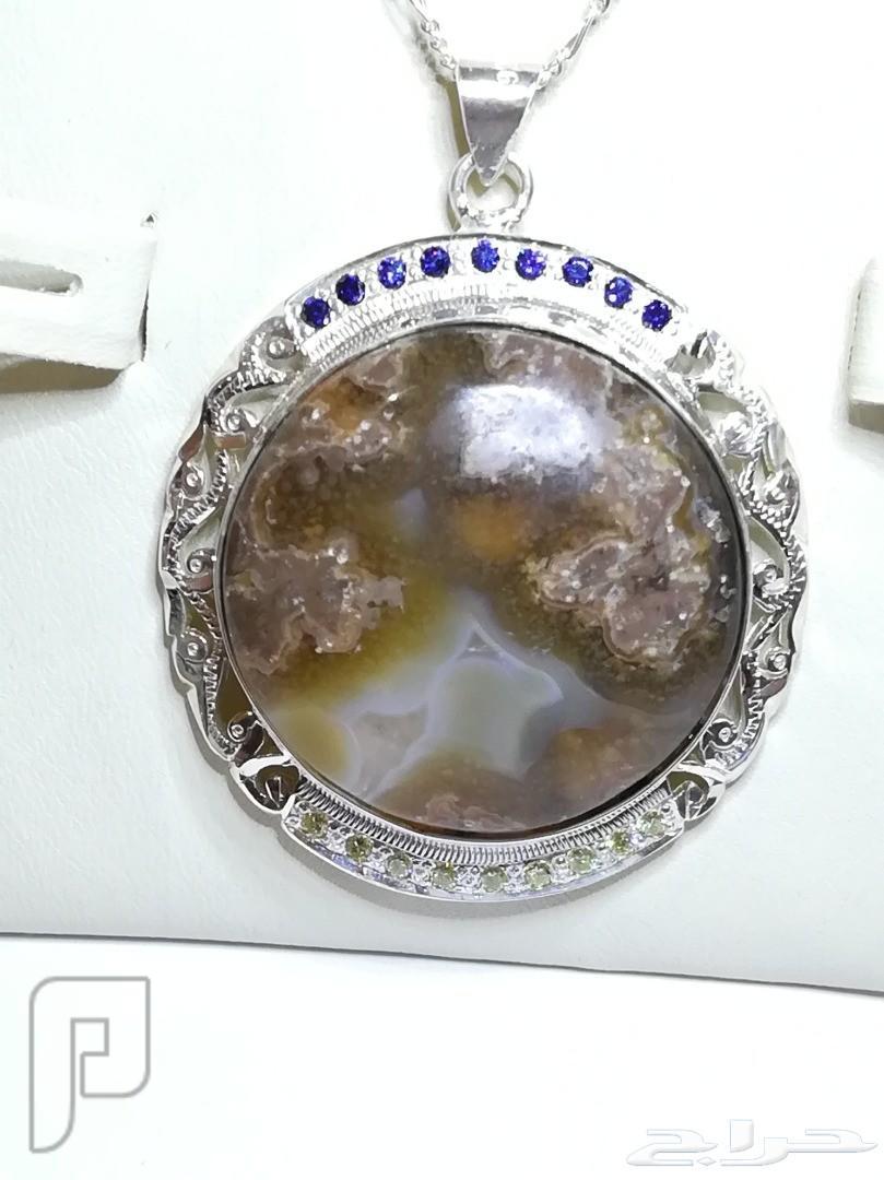تعليقات نسائيه منظر وفخامه باحجار عقيق طبيعي
