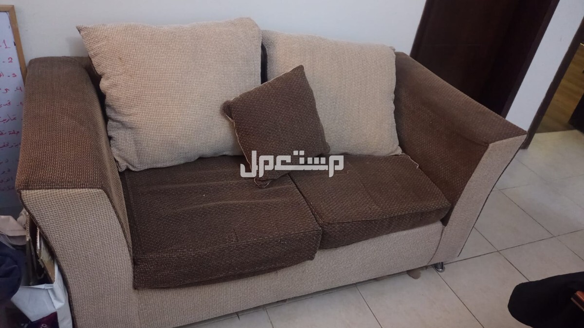 كنب اربع قطع (7 اشخاص) و مكتب خشبي