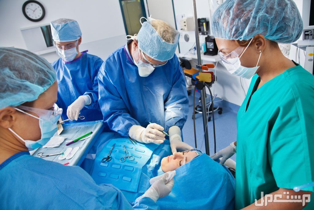مخاطر عملية التجميل.. تعرف عليها اطباء في عملية التجميل لسيدة