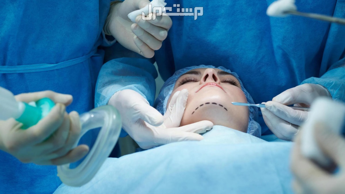 مخاطر عملية التجميل.. تعرف عليها عميلة تجميل لسيدة