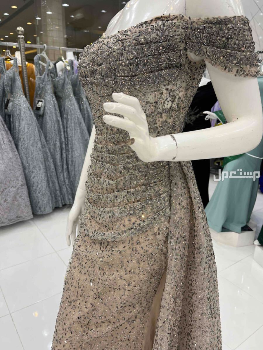 فستان سهرة لبس 5 ساعات فقط
