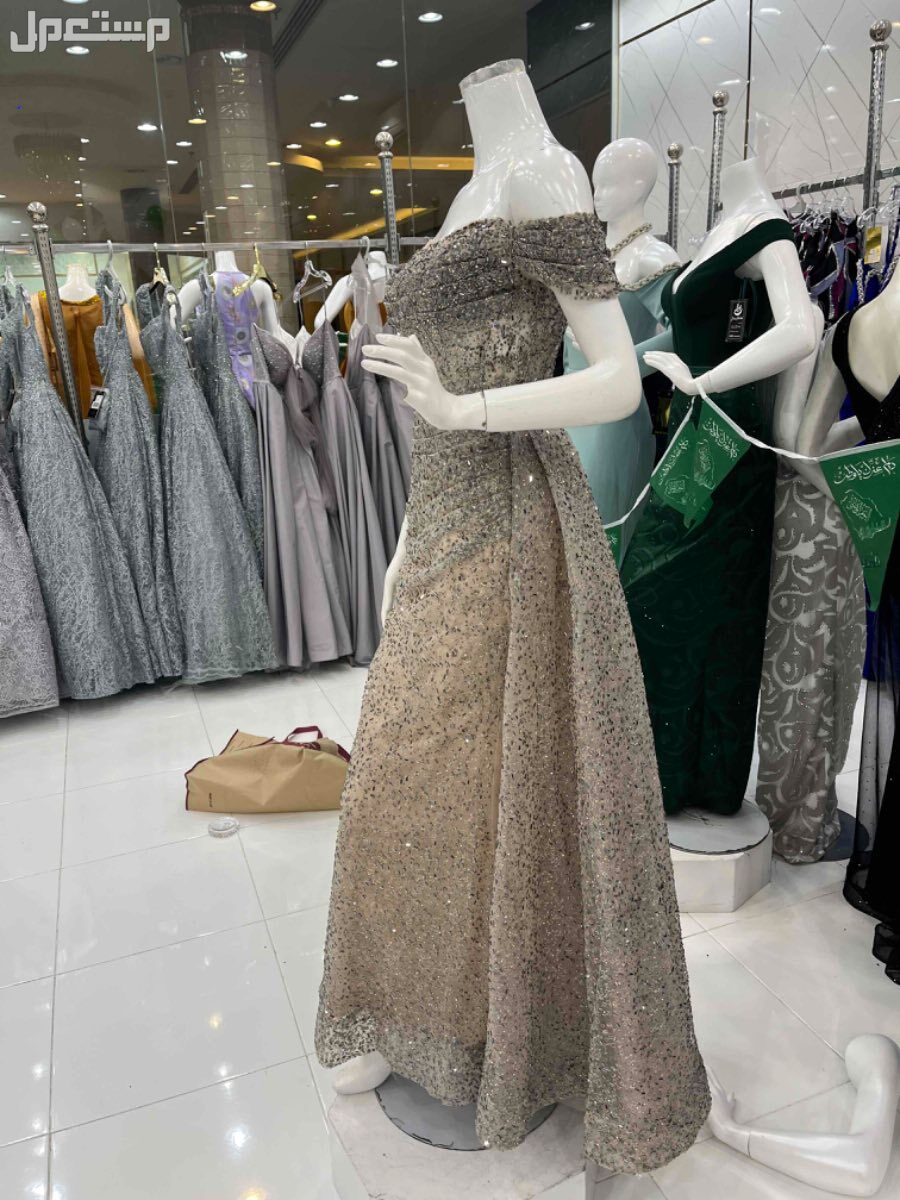 فستان سهرة لبس 5 ساعات فقط