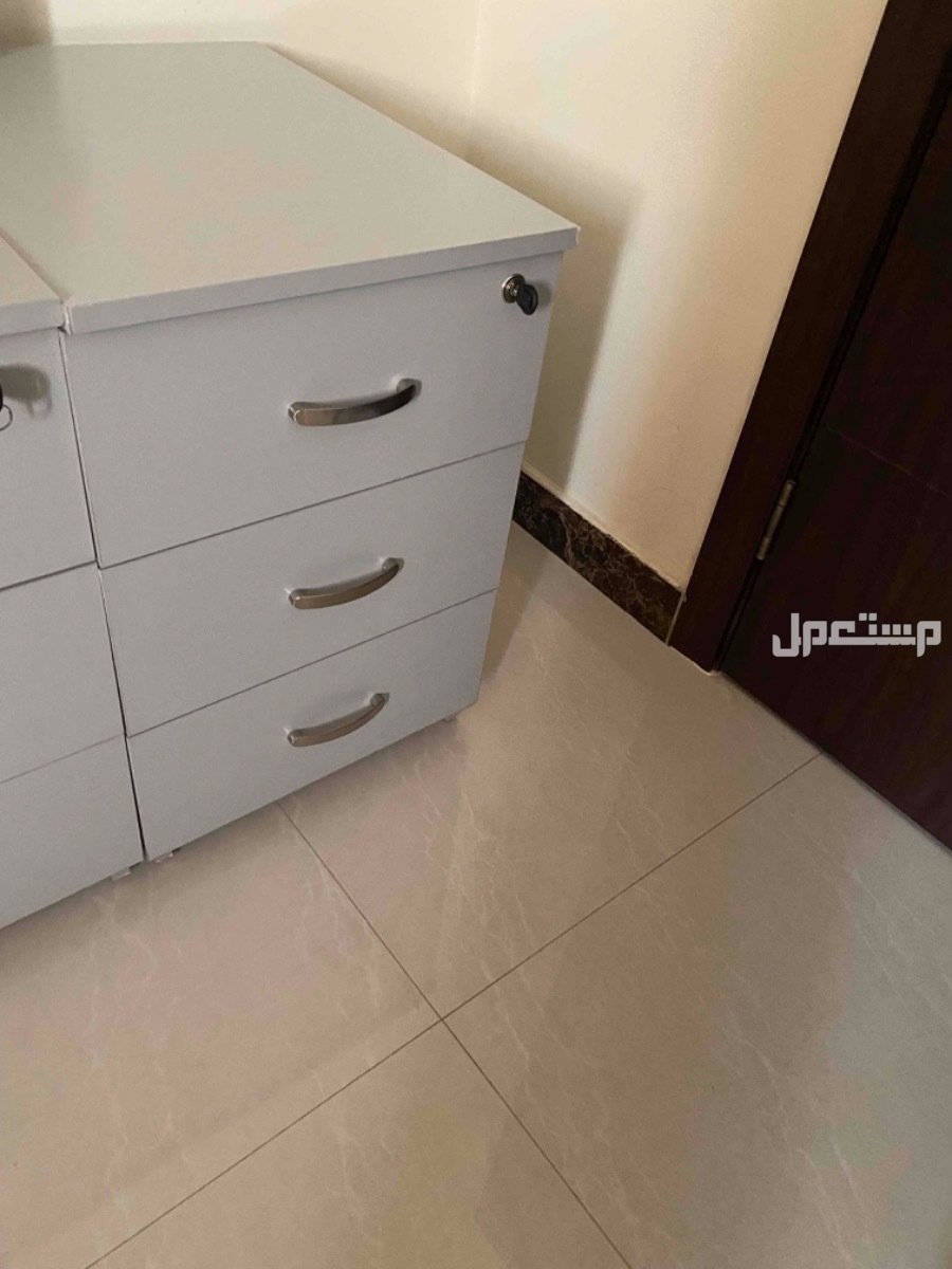 حي الملقا مكتب ابيض مودرن تفصيل