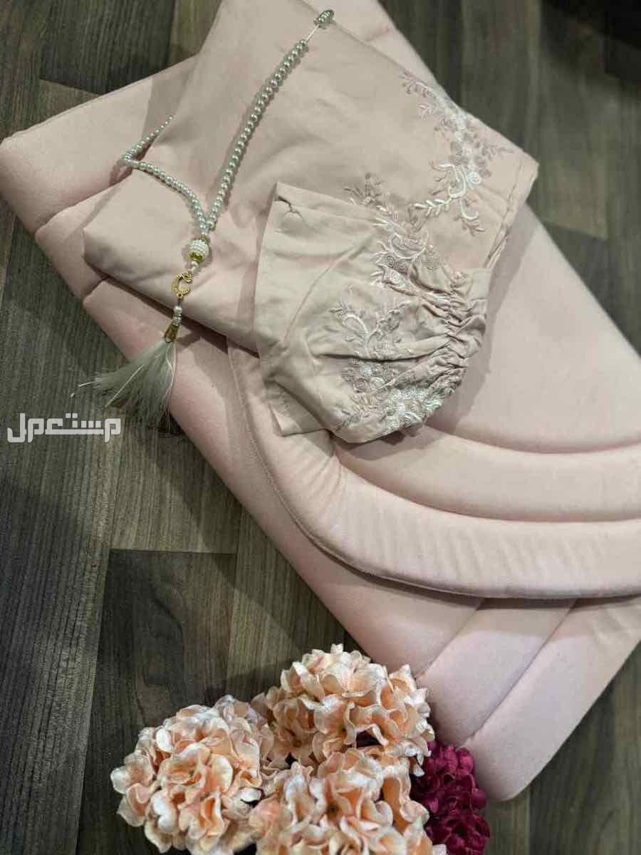 أطقم صلاة خامه نظيف 🌹سماكة السجاد اثنين سنت 🌹شرشف صلاة قطن مطرز 🌹سبحه 🌹السعر 150ريال  🌹عروضنا مستمره🌹  اطقم صلاة خامه سوري 🌹الطقم يتكون من سجاد صلاة  🌹شرشف صلاة