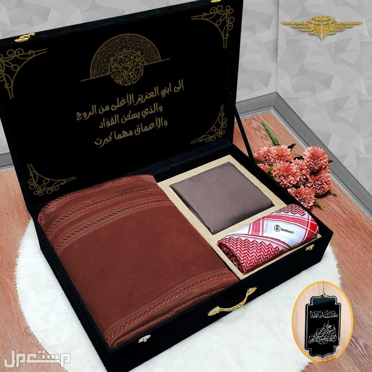 السعر 350ريال سعودي..        👑 *BERNAD*👑                 طقم رجالي مكون من⬇️  💫 *قماش BERNAD شتوي  الألوان الأكثر مبيعاً*💫 💫 *8 ازاير BERNAD مع لوقو الماركه للرقبه والجيب*💫  💫 *شماغ B