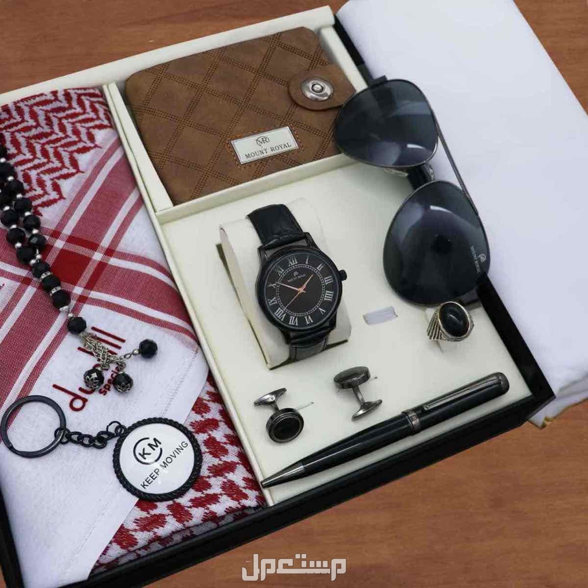 بوكس رجالي كارتير دنهل1️⃣ شماغ  ماركة كارتير  مقاسات (55-58-60)  2️⃣قماش صيفي كارتير    *الملحقات*،  لوقو الجيب والرقبه وثمانية ازارير بشعار كارتير 3️⃣عطر 100 مل بالاسم نحت ليزر