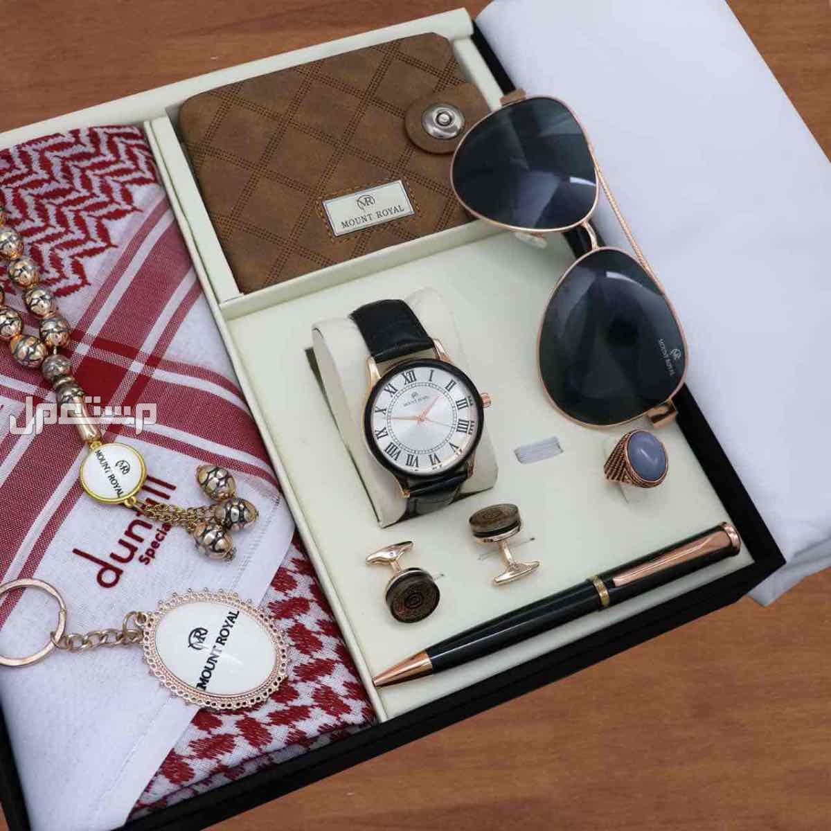 بوكس رجالي كارتير دنهل1️⃣ شماغ  ماركة كارتير  مقاسات (55-58-60)  2️⃣قماش صيفي كارتير    *الملحقات*،  لوقو الجيب والرقبه وثمانية ازارير بشعار كارتير 3️⃣عطر 100 مل بالاسم نحت ليزر