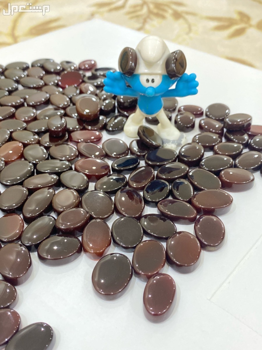 مجموعة احجار عقيق كبدي افريقي طبيعي على الشرط