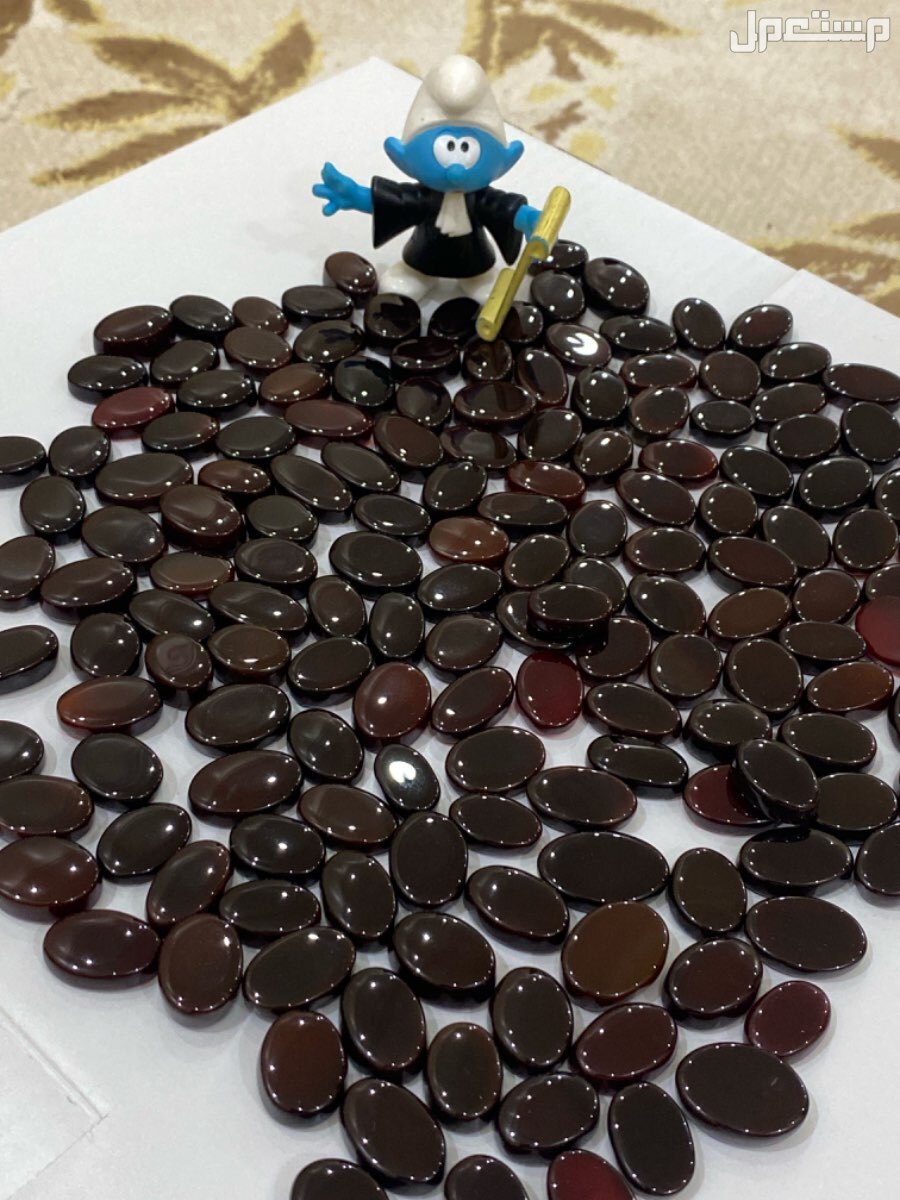 مجموعة احجار عقيق كبدي افريقي طبيعي على الشرط