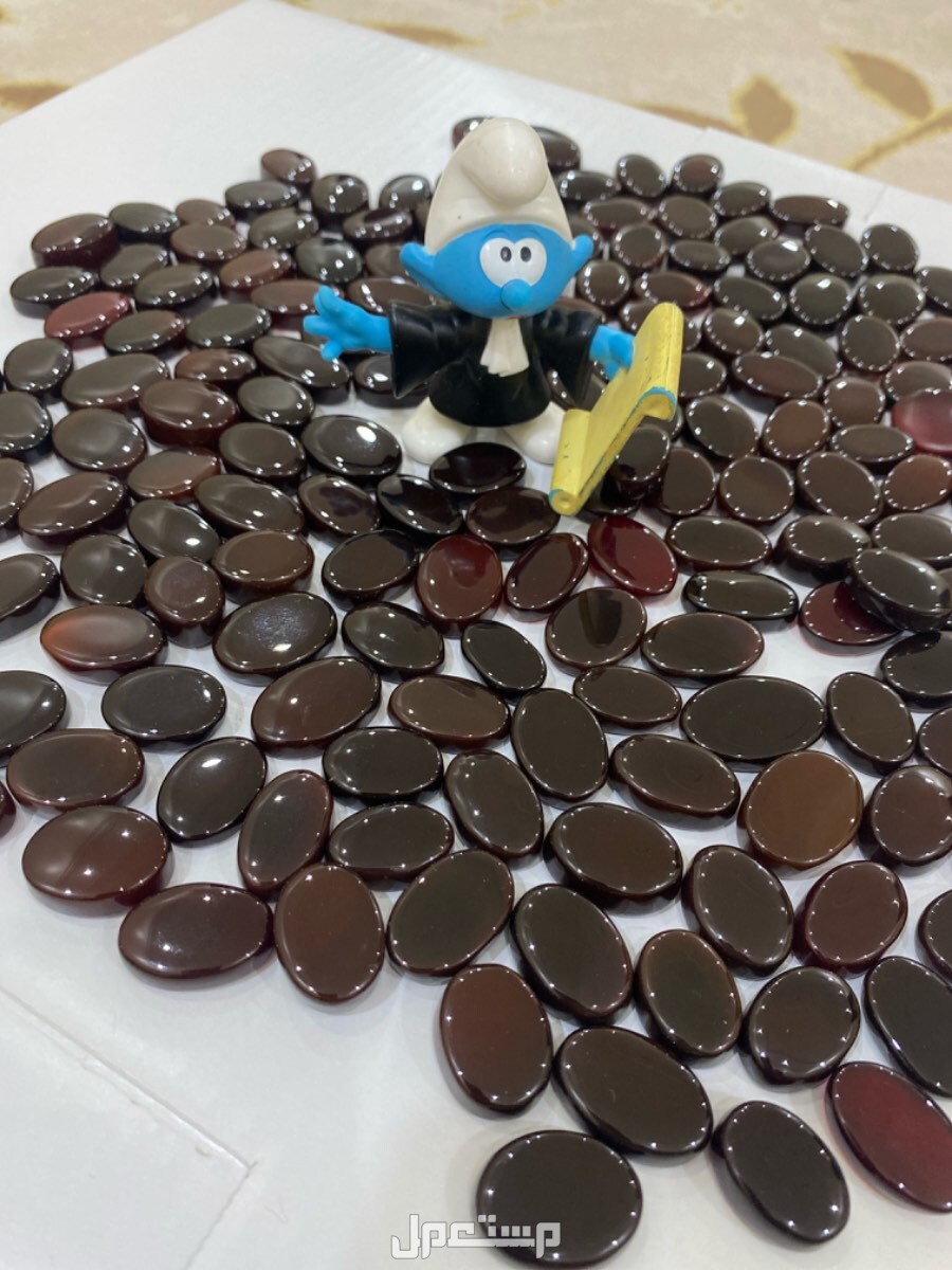 مجموعة احجار عقيق كبدي افريقي طبيعي على الشرط